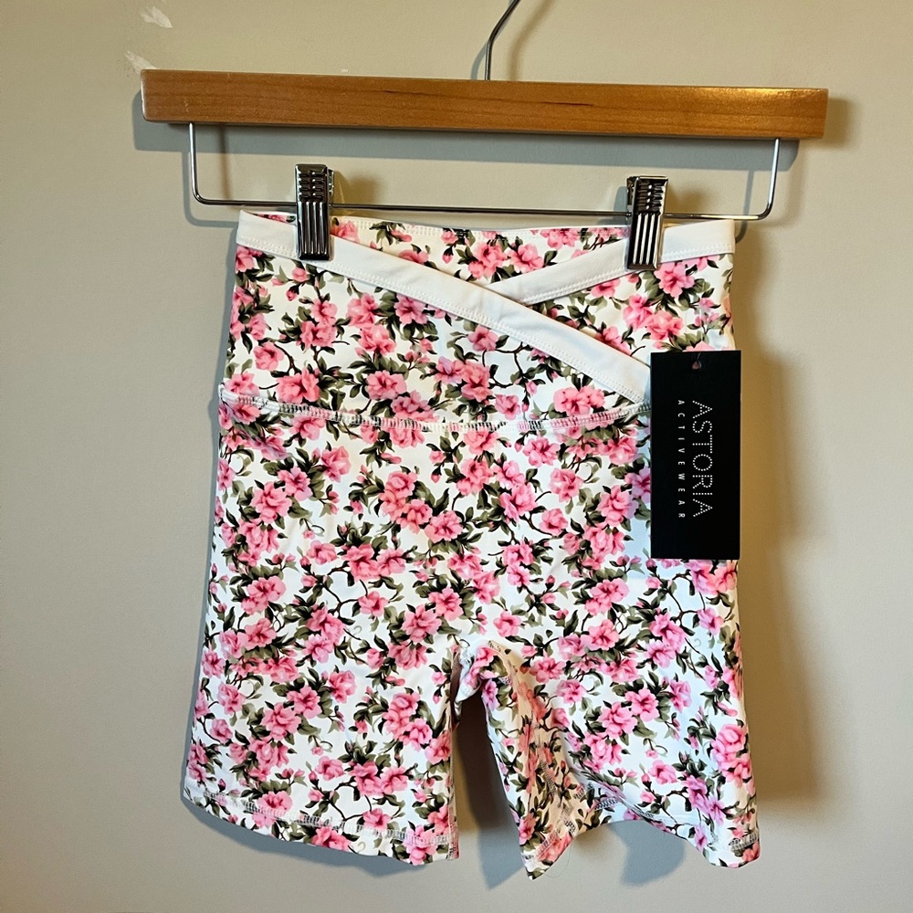 NWT ASTORIA SET #1 - Picture 3 of 4